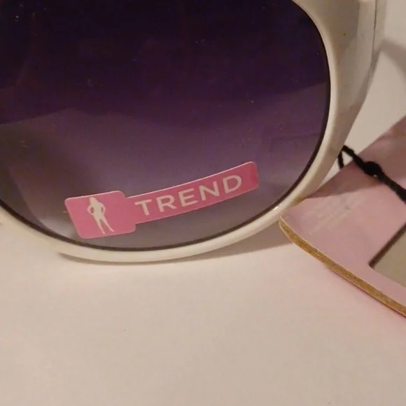 NWT - Foster Grant Luxury Fashion Sunglasses Trend - Picture 7 of 7